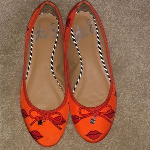 Dolce vida lip print flats
